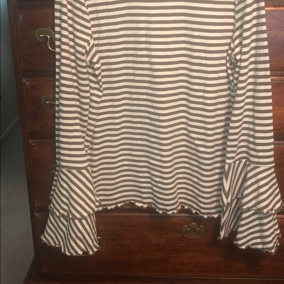 True Craft XLJ green and white ruffle sleeve top - Picture 3 of 8